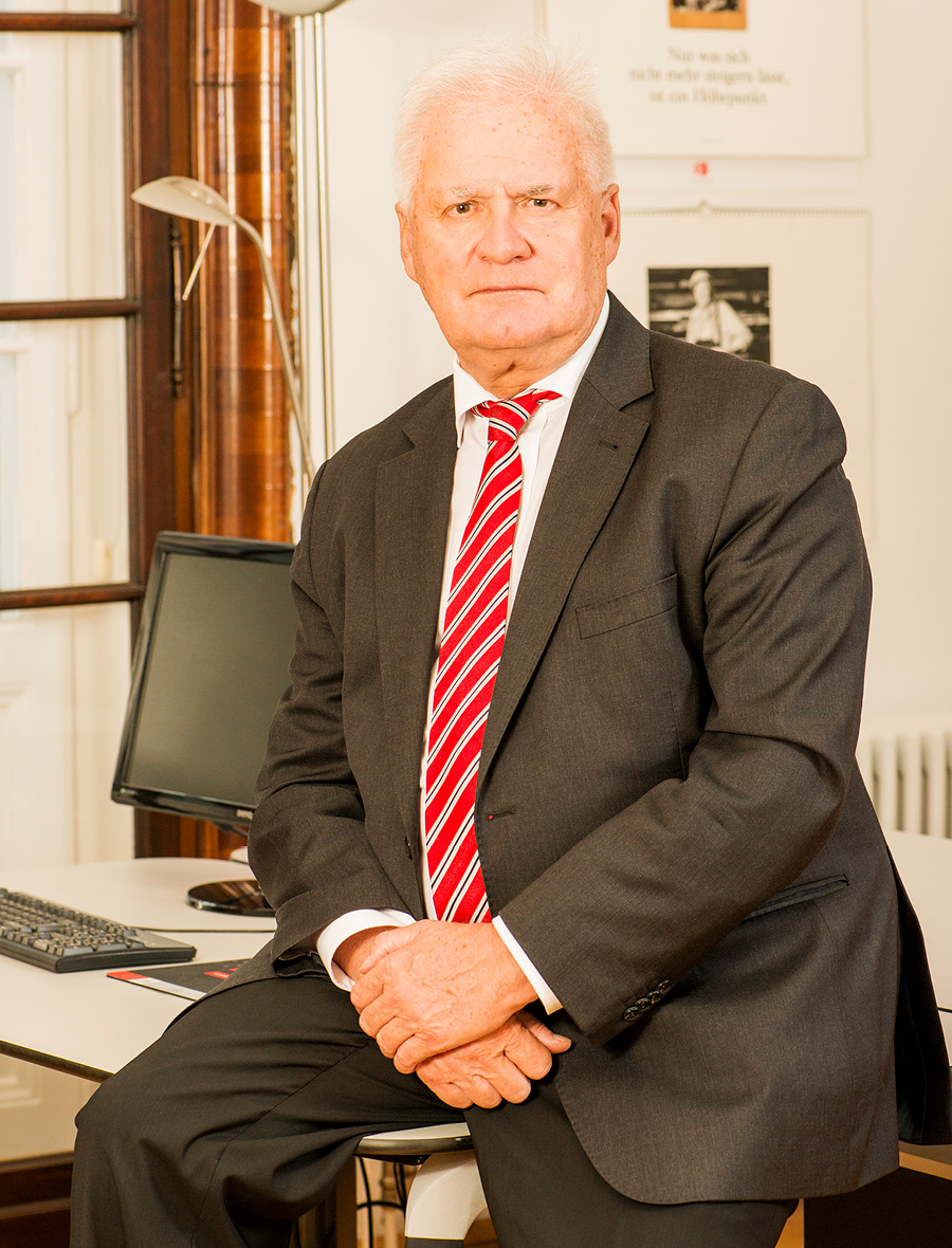 Dr. Ewald Grünzweig
